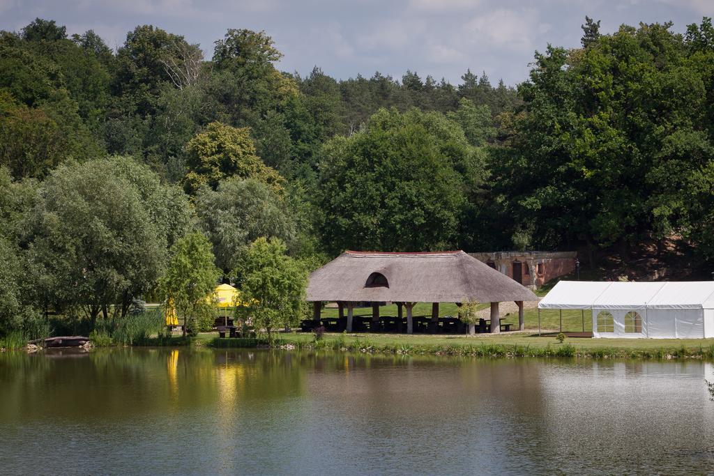 Milocin Park Centrum Wypoczynkowo-Konferencyjne Pierwoszow Buitenkant foto